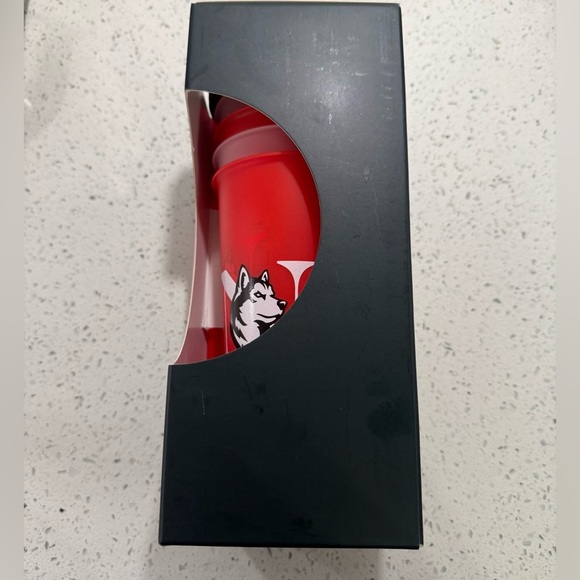 Starbucks Northeastern Huskies
Reusable 5 Cold Cups & Straws,Campus
Collection - Picture 3 of 7